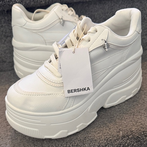 Bershka Cream Platform Sneakers - Picture 2 of 4